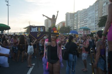 Rio de Janeiro (RJ), 07 / 12 / 2025 Göstericiler Rio de Janeiro 'nun güney bölgesinde Copacabana sahilinde düzenlenen 