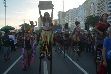 Rio de Janeiro (RJ), 07 / 12 / 2025 Göstericiler Rio de Janeiro 'nun güney bölgesinde Copacabana sahilinde düzenlenen 