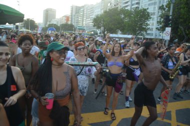 Rio de Janeiro (RJ), 07 / 12 / 2025 Göstericiler Rio de Janeiro 'nun güney bölgesinde Copacabana sahilinde düzenlenen 