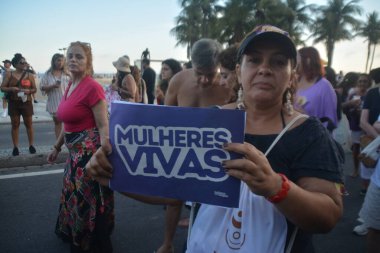 Rio de Janeiro (RJ), 07 / 12 / 2025 Göstericiler Rio de Janeiro 'nun güney bölgesinde Copacabana sahilinde düzenlenen 