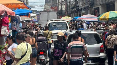 Sao Paulo (SP), Brezilya 8 Aralık 2025, Largo da Concordia (oslaim brito / theenews2) 'da yoğun bir kalabalık ile Sao Paulo' nun orta bölgesindeki Bras caddelerinde büyük bir yaya ve tüccar hareketi kaydedildi.)