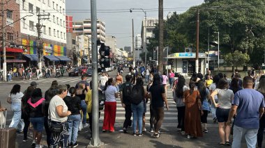 Sao Paulo (SP), Brezilya 8 Aralık 2025, Largo da Concordia (oslaim brito / theenews2) 'da yoğun bir kalabalık ile Sao Paulo' nun orta bölgesindeki Bras caddelerinde büyük bir yaya ve tüccar hareketi kaydedildi.)