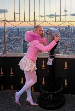 Zara Larsson, Capital One tarafından sunulan iHeartRadio Z100lerin Jingle Ball kutlamalarında Empire State Binasını ziyaret etti. New York, ABD. Zara Larsson, GRAMMY adayı ve multi-platin sanatçısı (jeff rivera / thews2)