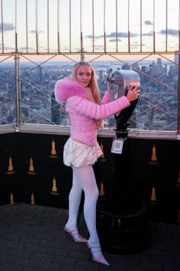 Zara Larsson, Capital One tarafından sunulan iHeartRadio Z100lerin Jingle Ball kutlamalarında Empire State Binasını ziyaret etti. New York, ABD. Zara Larsson, GRAMMY adayı ve multi-platin sanatçısı (jeff rivera / thews2)