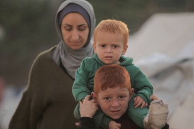 Gazze 'de Savaş Dulları İçin Sığınma Kampı Kutup Fırtınası İçin Diş telleri. 09, Aralık 2025 Gazze, Filistin: Gazze 'nin doğusundaki Nafaq mahallesinden alınan görüntüler, kocalarını kaybeden kadınlar için kurulan bir sığınma kampını ortaya çıkardı (Hashem zimmo / the enews2)