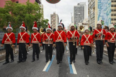 Sao Paulo (SP), Brezilya 12 / 13 / 2025 geleneksel Amerikan geçitlerinden esinlenerek, Sao Paulo şehri, Minhocao viyadükünde bir mega balon geçit töreni düzenleyen Felizcidade projesine ev sahipliği yapar. (leco viana / the newws2)