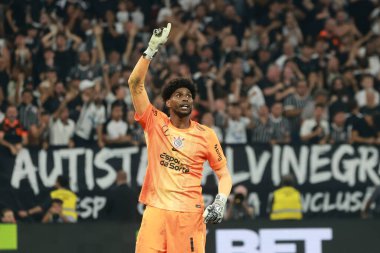 Sao Paulo (SP), 12 / 14 / 2025 - Korintiyalı Hugo, bu Pazar gecesi (leco viana / thenews2), Copa do Brasil yarı finalinin ikinci ayağı için geçerli olan Cruzeiro 'ya karşı Corinthians elemelerini kutluyor)