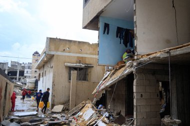 10 Aralık 2025, Gazze, Filistin: Abdullah Ebu Haşim 'in Gazze' nin güneyindeki Tel el el-Hawa mahallesindeki evi fırtına nedeniyle çöktü (Mohammed Skaik / the enews2)