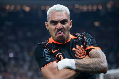 Sao Paulo (SP), 12 / 14 / 2025 - Korintliler 'den Matheuzinho gol atıyor ve Copa do Brasil yarı finalinin ikinci ayağı (leco viana / thews2) için geçerli olan Corinthians ve Cruzeiro arasındaki maçtaki golünü kutluyor)