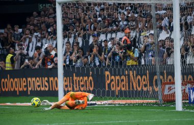 Sao Paulo (SP), 12 / 14 / 2025 - Korintliler 'den Hugo, Copa do Brasil yarı finalinin ikinci ayağı (leco viana / thenews2) için geçerli olan Corinthians ve Cruzeiro arasındaki maçtaki golünü kutluyor)