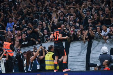 Sao Paulo (SP), 12 / 14 / 2025 - Korintliler 'den Breno Bidon Corinthians ve Cruzeiro arasındaki maçtaki golünü kutluyor, Copa do Brasil yarı finalinin ikinci ayağı (leco viana / thews2)