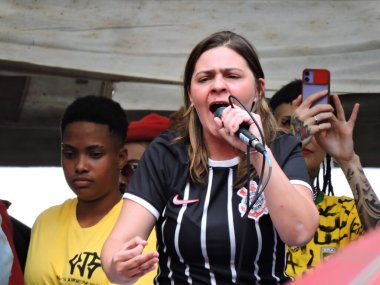 Sao Paulo, 12 / 14 / 2025 - Natalia Szermeta, Guilherme Boulos 'un karısı. Göstericiler ve siyasiler, dozimetri tasarısını (leandro chemalle / thews2) protesto etmek amacıyla bu Pazar sabahı Brezilya başkentlerinin sokaklarında eylemlere katıldılar.)