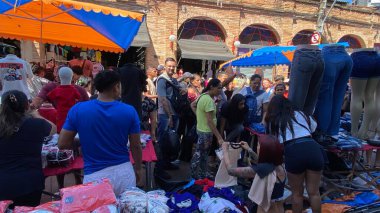 Sao Paulo (SP), Brezilya 12 / 21 / 2025 Tüketicileri, bu Pazar sabahı sutyen bölgesinde Juta, Maria Marcolina ve Largo da Concordia caddelerinde dolaşırken (oslaim brito / theenews2)