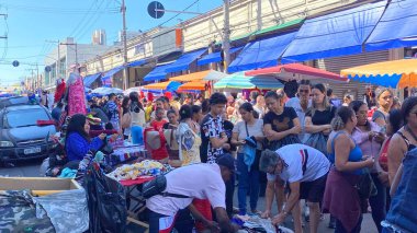 Sao Paulo (SP), Brezilya 12 / 21 / 2025 Tüketicileri, bu Pazar sabahı sutyen bölgesinde Juta, Maria Marcolina ve Largo da Concordia caddelerinde dolaşırken (oslaim brito / theenews2)