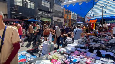 Sao Paulo (SP), Brezilya 12 / 21 / 2025 Tüketicileri, bu Pazar sabahı sutyen bölgesinde Juta, Maria Marcolina ve Largo da Concordia caddelerinde dolaşırken (oslaim brito / theenews2)