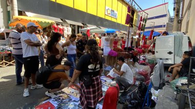 Sao Paulo (SP), Brezilya 12 / 21 / 2025 Tüketicileri, bu Pazar sabahı sutyen bölgesinde Juta, Maria Marcolina ve Largo da Concordia caddelerinde dolaşırken (oslaim brito / theenews2)