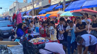 Sao Paulo (SP), Brezilya 12 / 21 / 2025 Tüketicileri, bu Pazar sabahı sutyen bölgesinde Juta, Maria Marcolina ve Largo da Concordia caddelerinde dolaşırken (oslaim brito / theenews2)