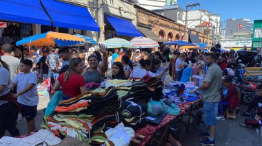 Sao Paulo (SP), Brezilya 12 / 21 / 2025 Tüketicileri, bu Pazar sabahı sutyen bölgesinde Juta, Maria Marcolina ve Largo da Concordia caddelerinde dolaşırken (oslaim brito / theenews2)
