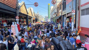Sao Paulo (SP), Brezilya 12 / 21 / 2025 Tüketicileri, bu Pazar sabahı sutyen bölgesinde Juta, Maria Marcolina ve Largo da Concordia caddelerinde dolaşırken (oslaim brito / theenews2)