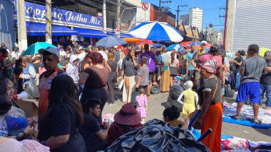 Sao Paulo (SP), Brezilya 12 / 21 / 2025 Tüketicileri, bu Pazar sabahı sutyen bölgesinde Juta, Maria Marcolina ve Largo da Concordia caddelerinde dolaşırken (oslaim brito / theenews2)