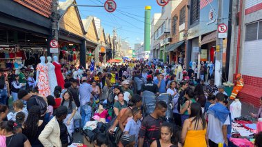 Sao Paulo (SP), Brezilya 12 / 21 / 2025 Tüketicileri, bu Pazar sabahı sutyen bölgesinde Juta, Maria Marcolina ve Largo da Concordia caddelerinde dolaşırken (oslaim brito / theenews2)