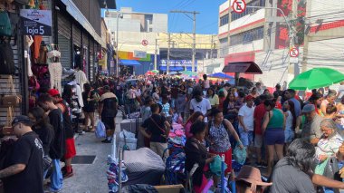 Sao Paulo (SP), Brezilya 12 / 21 / 2025 Tüketicileri, bu Pazar sabahı sutyen bölgesinde Juta, Maria Marcolina ve Largo da Concordia caddelerinde dolaşırken (oslaim brito / theenews2)