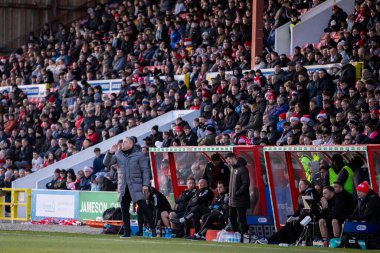 Crawley koçu EFL Ligi 22025 maçında Swindon Town ve Crawley Town arasında Swindon, İngiltere 'deki Nigel Eady County Ground' da oynandı. (Albano Abrantes / The 2color)