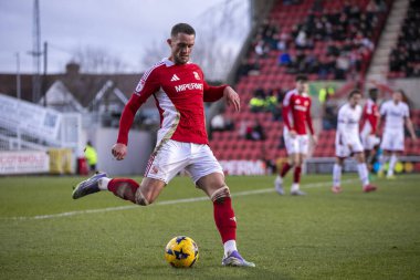 Swindon 'dan James Ball EFL Ligi 22025 maçında Swindon Town ve Crawley Town arasında Swindon, İngiltere' deki Nigel Eady County Ground 'da oynandı. (Albano Abrantes / The 2color)