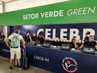 Sao Paulo (SP), Brezilya 12 / 28 / 2025 - Sao Silvestre Expo 'nun da yer aldığı Ibirapuera Parkı' ndaki Pacubra 'daki 100. Sao Silvestre yarışının katılımcılarına takım ve tişört teslimatı. (leandro chemalle / the new ws2)