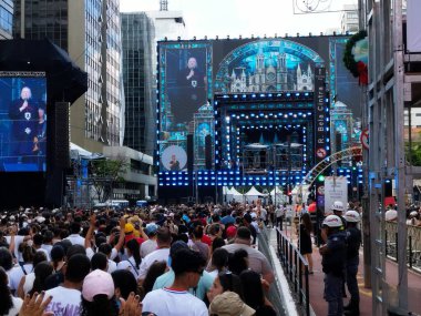 Sao Paulo (SP), 12 / 31 / 2025 - Paulista Bulvarı 2026 'daki Yılbaşı Gecesi gösterilerini izlemek için kalabalık hareketi. (Leandro Chemalle / Yeniler 2)