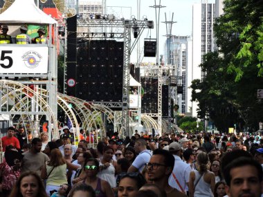Sao Paulo (SP), Brezilya 12 / 31 / 2025 - Paulista Bulvarı 2026 yılbaşı gösterilerini izlemek için kalabalık toplandı. Gösteri Peder Marcelo Rossi 'den. (Leandro Chemalle / Yeniler 2)