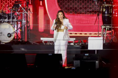 Sao Paulo (SP), Brezilya 01 / 01 / 2026 Şarkıcı Simone Mendes ve havai fişek gösterisi gece yarısı Paulista Bulvarı 'ndaki yeni yıl programında (leco viana / theenews2)