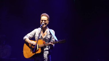 Niteroi (RJ), Brezilya 12 / 31 / 2025 Şarkıcı Nando Reis, 31 Aralık 2025 Çarşamba gecesi Niteroi, RJ 'de, 2026 yılının yeni yıl arifesinde Icarai plajındaki bir gösteride sahne aldı. (Milene Cardoso / Newws2)