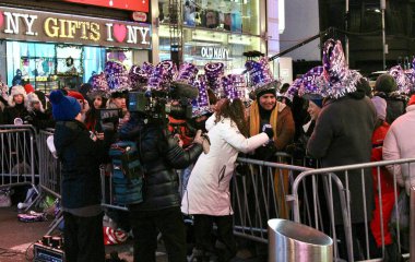 December 31, 2025, New York, USA: People from all over the world are seen gathered for the 2026 Ball Drop at Times Square amid cold weather and with many different musical attractions (niyi fote / thenews2)