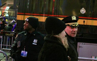31 Aralık 2025, New York, ABD: Jessica Tisch, New York Şehri Polis Komiseri Times Meydanı 'ndaki 2026 Ball Drop' ta soğuk hava şartları ve birçok farklı müzikal eğlence ve konfetilerle (niyi fote / thews2)