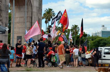 Porto Alegre (SC), Brezilya 04 / 01 / 2026 ABD 'nin Venezuela topraklarındaki askeri harekatını bu Cumartesi günü öğleden sonra protesto etti. (Çello Oliver / The Newws2)