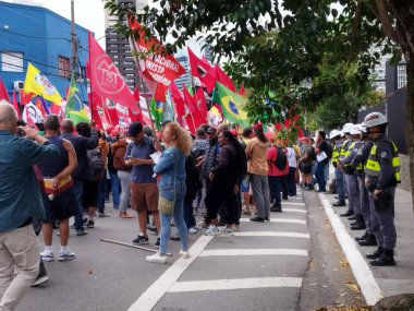 Sao Paulo (SP), Brezilya 5 Ocak 2026 Sao Paulo 'da ikamet eden Venezuelalılar ve sol partilerle, sosyal hareketlerle ve sendikalarla bağlantılı eylemciler, ABD Konsolosluğu (leandro chemalle / theenews2)