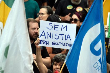 Porto Alegre (SC), Brezilya 08 / 01 / 2026 Sosyal hareketler, sendikalar ve siyasi partiler bu Perşembe günü tarihi Porto Alegre merkezinde demokrasiyi savunmak için bir gösteri düzenlediler. (Çello Oliver / The Newws2)