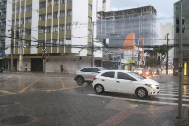 Curitiba (PR), Brezilya 09 / 01 / 2026 - Parana eyaletinin başkenti Curitiba 'ya 9 Ocak 2026 Cuma günü sağanak yağmur yağdı. (Edson De Souza / Yeniler 2)