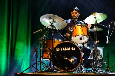 Curitiba (PR), Brazil 09 / 01 / 2026 - Curitiba, 9 Ocak 2026 akşamı 43. Curitiba Müzik Atölyesi 'nin (Edson de souza / thenews2) bir parçası olan bir gösteride Tiago Iorc' un hassasiyetine teslim oldu.)