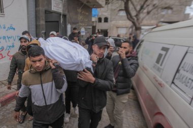 İsrail 'in Gazze' deki hava saldırısında altı Filistinli öldürüldü. Yerel sağlık yetkililerine göre, 9 Ocak 2026 Gazze, Filistin: İsrail 'in Gazze' ye düzenlediği hava saldırısında altı Filistinli öldürüldü. (hashem zimmo / the newws2)