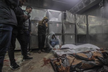 İsrail 'in Gazze' deki hava saldırısında altı Filistinli öldürüldü. Yerel sağlık yetkililerine göre, 9 Ocak 2026 Gazze, Filistin: İsrail 'in Gazze' ye düzenlediği hava saldırısında altı Filistinli öldürüldü. (hashem zimmo / the newws2)