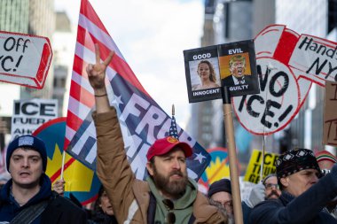 Savaş yok, Kral yok, Buz Protesto Yürüyüşü yok 42. Cadde 'ye doğru. 11 Ocak 2026, New York, ABD. Protestocular, Trump Tower yakınlarındaki Beşinci Cadde boyunca ilerleyerek Manhattan 'daki 42. Cadde' ye doğru ilerledi. (Jorge Estrellado / Yeni2)
