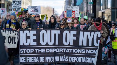 Savaş yok, Kral yok, Buz Protesto Yürüyüşü yok 42. Cadde 'ye doğru. 11 Ocak 2026, New York, ABD. Protestocular, Trump Tower yakınlarındaki Beşinci Cadde boyunca ilerleyerek Manhattan 'daki 42. Cadde' ye doğru ilerledi. (Jorge Estrellado / Yeni2)