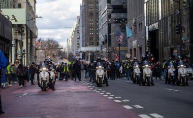 Savaş yok, Kral yok, Buz Protesto Yürüyüşü yok 42. Cadde 'ye doğru. 11 Ocak 2026, New York, ABD. Protestocular, Trump Tower yakınlarındaki Beşinci Cadde boyunca ilerleyerek Manhattan 'daki 42. Cadde' ye doğru ilerledi. (Jorge Estrellado / Yeni2)