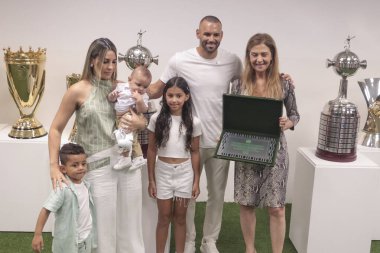 Barueri (SP), Brezilya 14 Ocak 2026 Palmeiras spor kulübü başkanı Leila Pereira, eşi Jaqueline Maoski ve çocukları eşliğinde kaleci Weverton 'a saygılarını sunar (leco viana / theenews2)