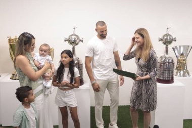 Barueri (SP), Brezilya 14 Ocak 2026 Palmeiras spor kulübü başkanı Leila Pereira, eşi Jaqueline Maoski ve çocukları eşliğinde kaleci Weverton 'a saygılarını sunar (leco viana / theenews2)