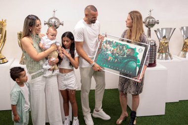 Barueri (SP), Brezilya 14 Ocak 2026 Palmeiras spor kulübü başkanı Leila Pereira, eşi Jaqueline Maoski ve çocukları eşliğinde kaleci Weverton 'a saygılarını sunar (leco viana / theenews2)