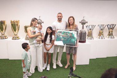 Barueri (SP), Brezilya 14 Ocak 2026 Palmeiras spor kulübü başkanı Leila Pereira, eşi Jaqueline Maoski ve çocukları eşliğinde kaleci Weverton 'a saygılarını sunar (leco viana / theenews2)