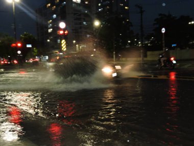 Sao Paulo (SP), Brezilya 01 / 17 / 2026 - Bu Cumartesi akşamı erken saatlerde Largo do Socorro 'da şiddetli yağışlara yol açtı. (Leandro Chemalle / Yeniler 2)
